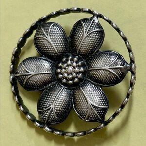 Silver Vintage Floral Silver Button